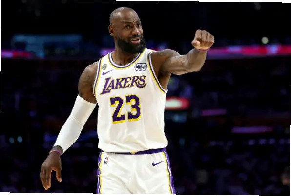 詹姆斯绝杀后，NBA微博话题为何成球迷互动核心？